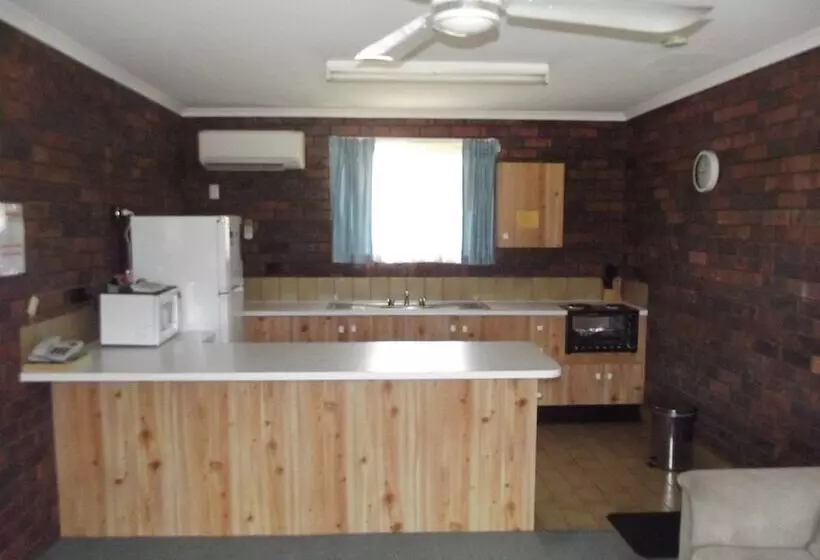 모텔 Bridge Street Motor Inn