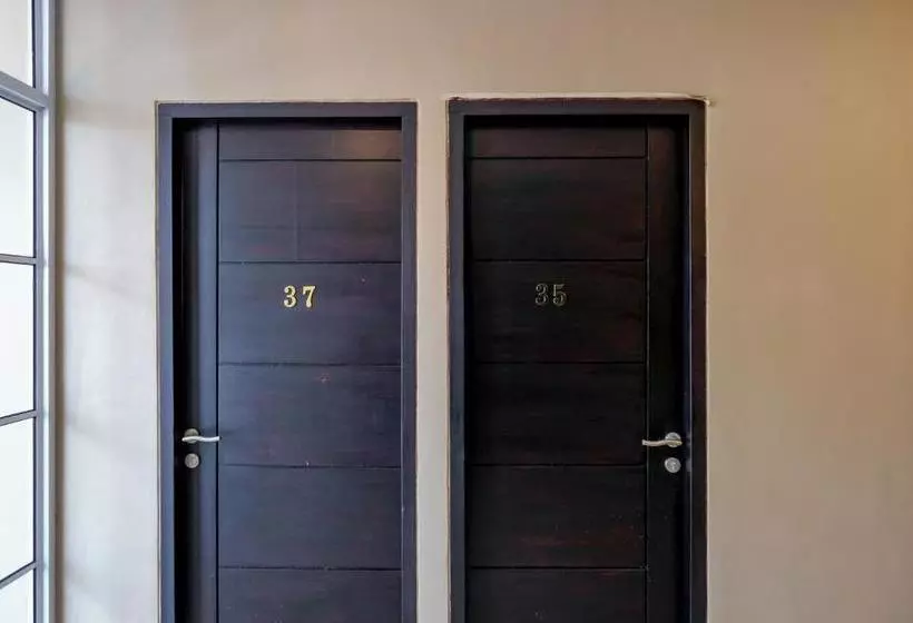 ホテル Graceland Inn Batam Redpartner