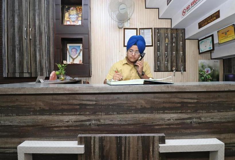 فندق Oyo 8616  Inderlok