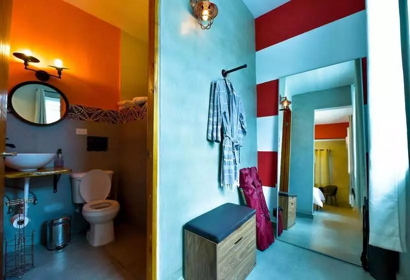 هتل The Surfing Turtle