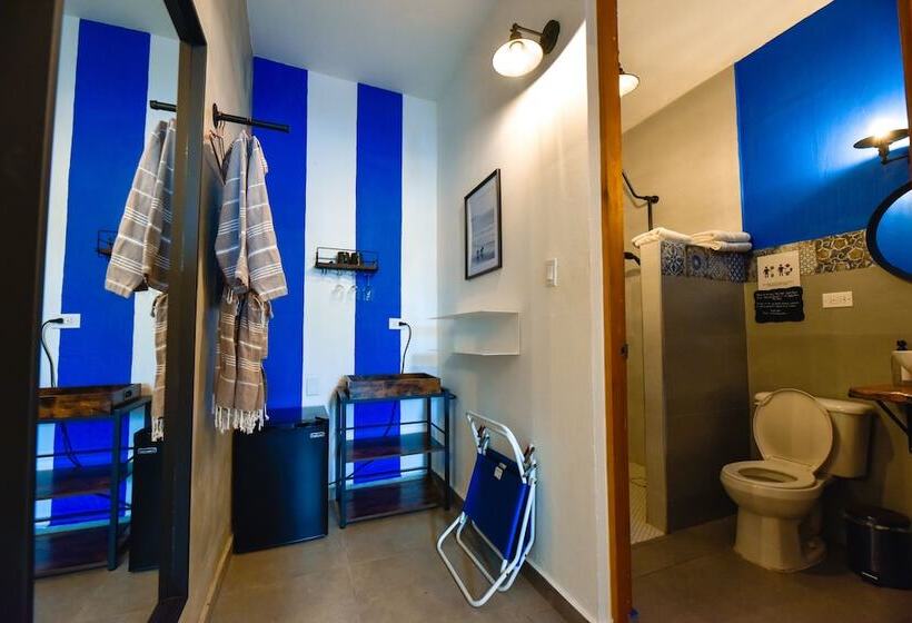 هتل The Surfing Turtle