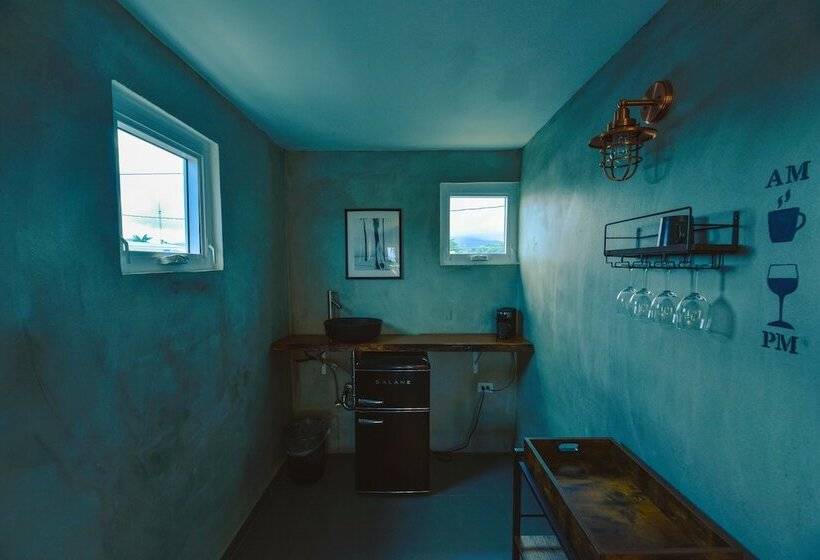 هتل The Surfing Turtle