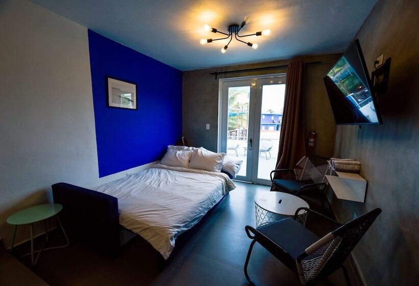 هتل The Surfing Turtle