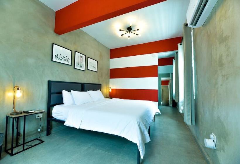 هتل The Surfing Turtle