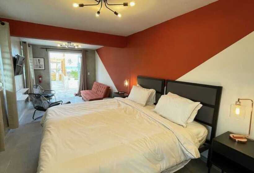 هتل The Surfing Turtle