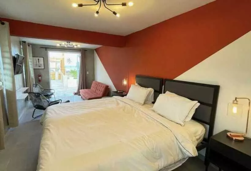 هتل The Surfing Turtle