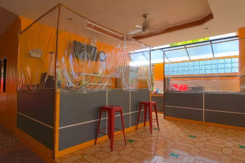 پانسیون J5 Guest House & Restobar