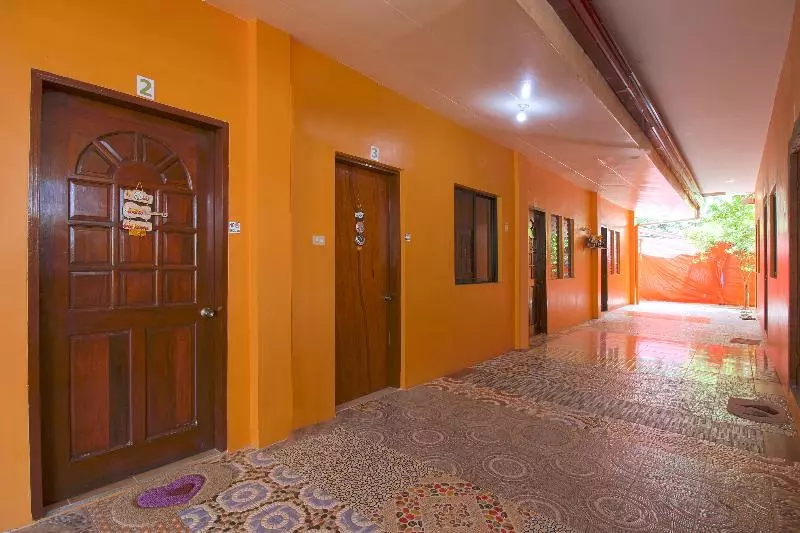 پانسیون J5 Guest House & Restobar