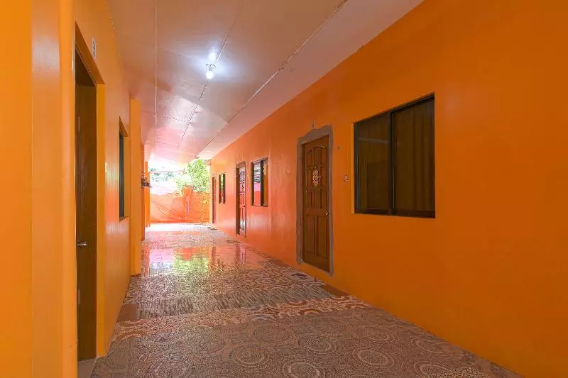 پانسیون J5 Guest House & Restobar