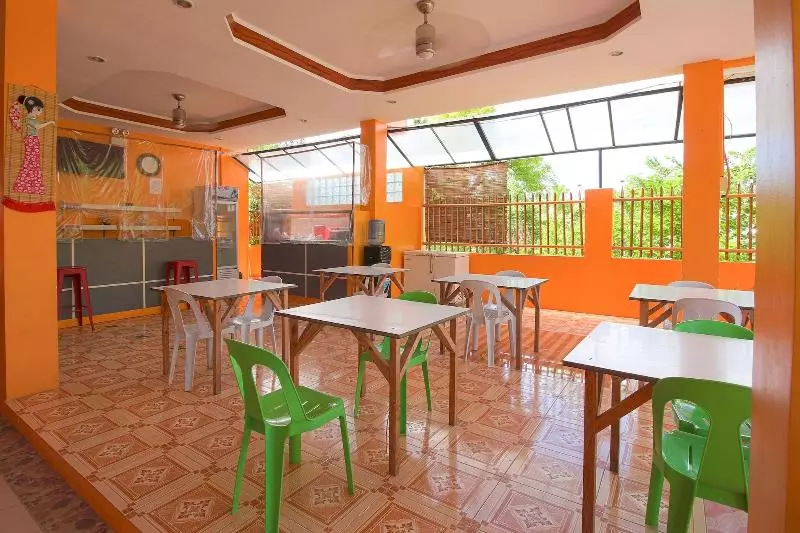 پانسیون J5 Guest House & Restobar