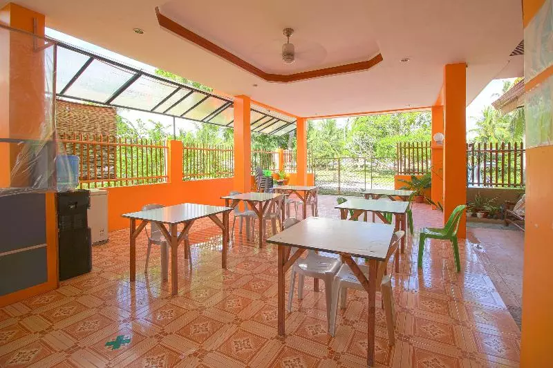 پانسیون J5 Guest House & Restobar