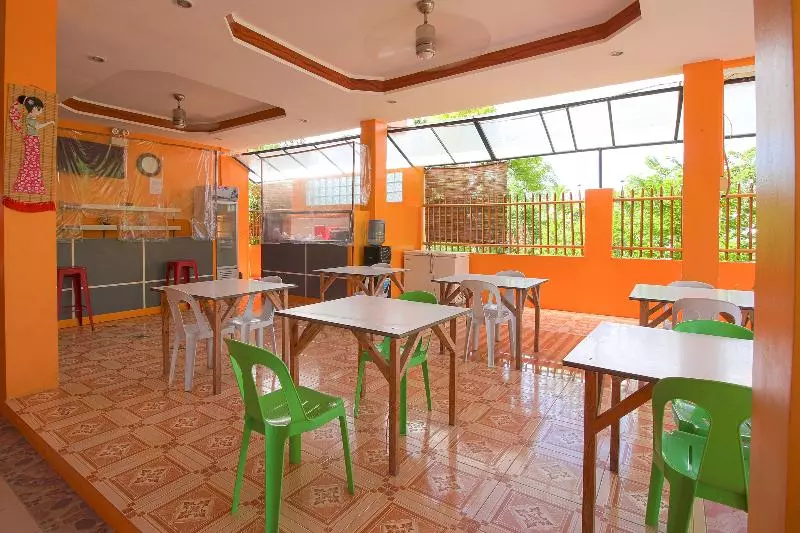 پانسیون J5 Guest House & Restobar