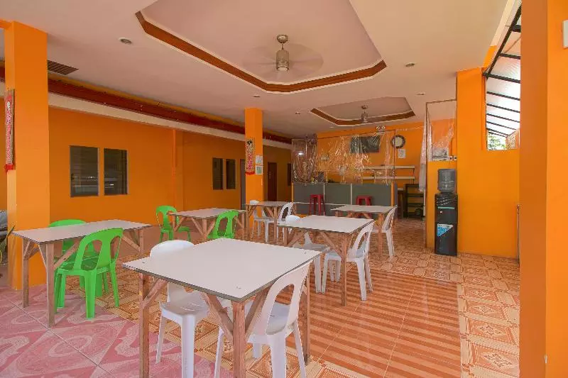 پانسیون J5 Guest House & Restobar