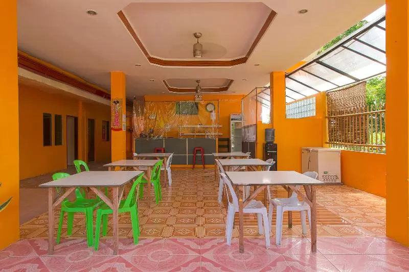 پانسیون J5 Guest House & Restobar