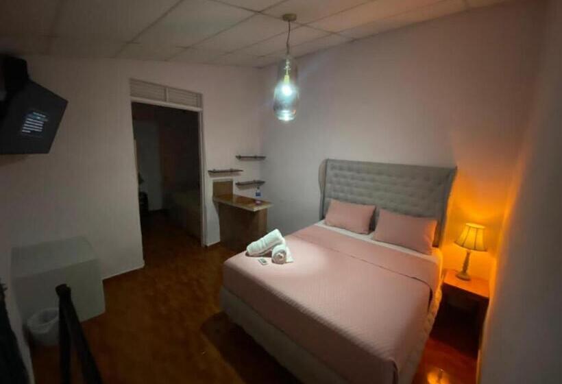 پانسیون Velvet Hostal La Novena