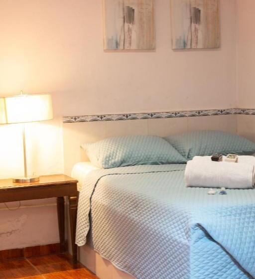 پانسیون Velvet Hostal La Novena