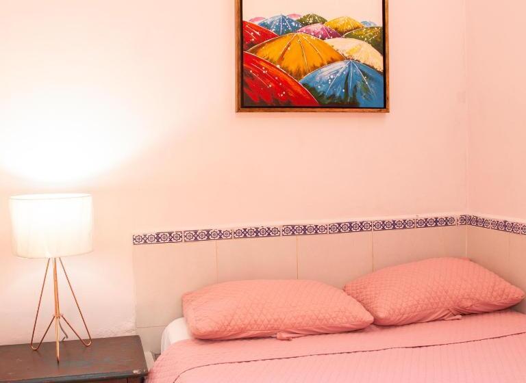 پانسیون Velvet Hostal La Novena