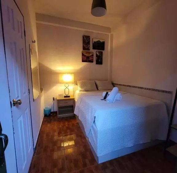 پانسیون Velvet Hostal La Novena