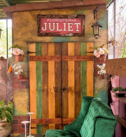 پانسیون Velvet Hostal La Novena