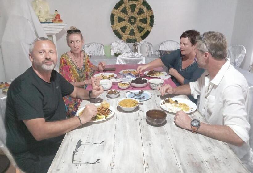 مبيت وإفطار Jasmine White House Restaurant & Spa