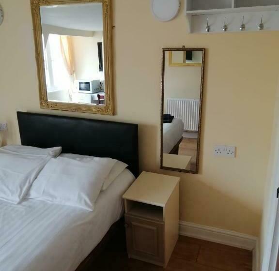 צימר The West Pier Residence