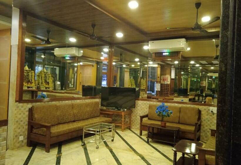 ホテル Pop 84791 Kuber  S Kamath Residency