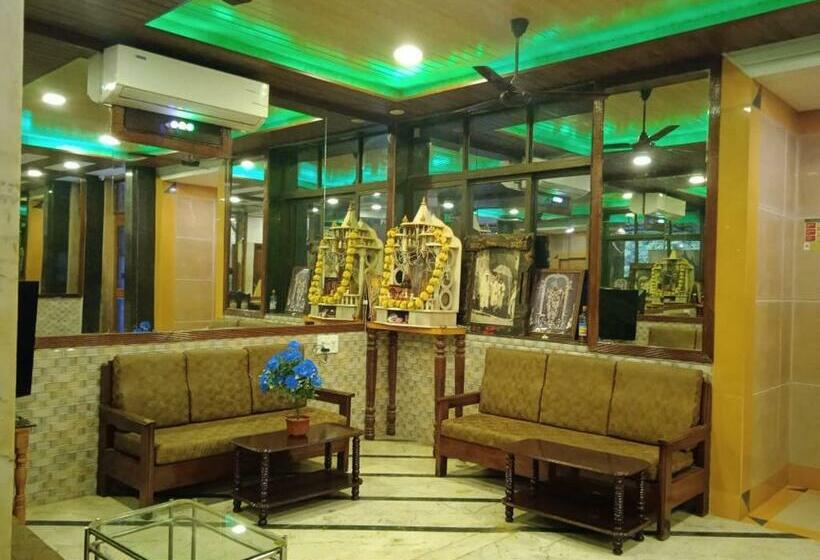 ホテル Pop 84791 Kuber  S Kamath Residency