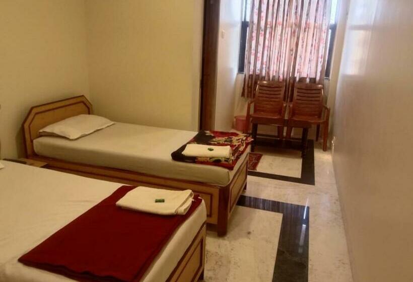 ホテル Pop 84791 Kuber  S Kamath Residency