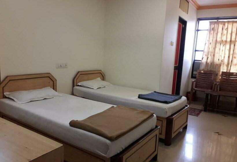 ホテル Pop 84791 Kuber  S Kamath Residency