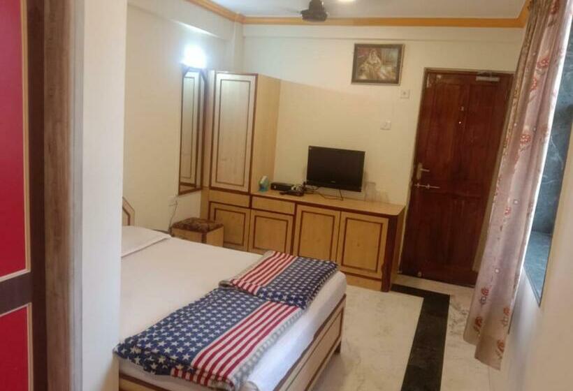 ホテル Pop 84791 Kuber  S Kamath Residency