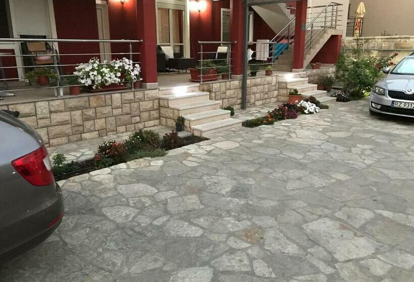 پانسیون Apartmani Tomovic
