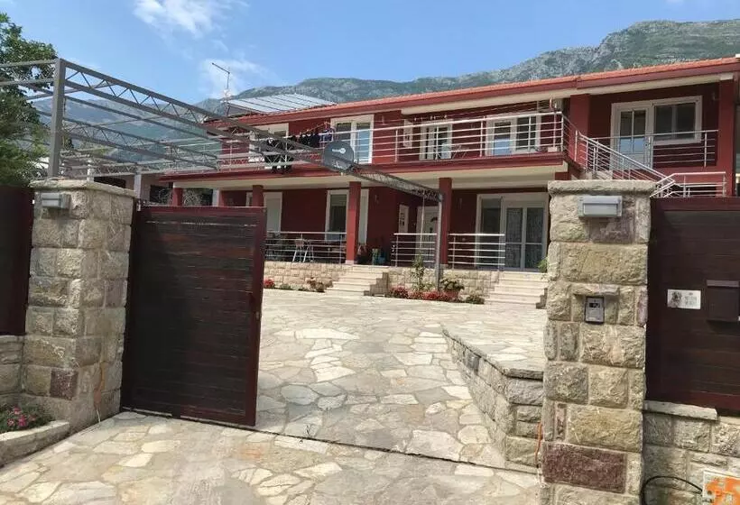 پانسیون Apartmani Tomovic