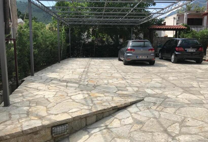 پانسیون Apartmani Tomovic