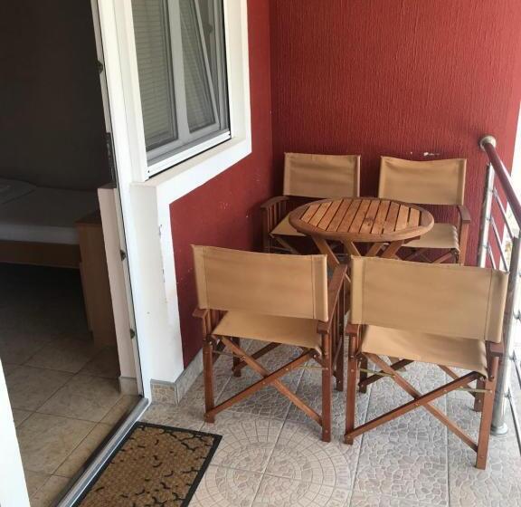 پانسیون Apartmani Tomovic
