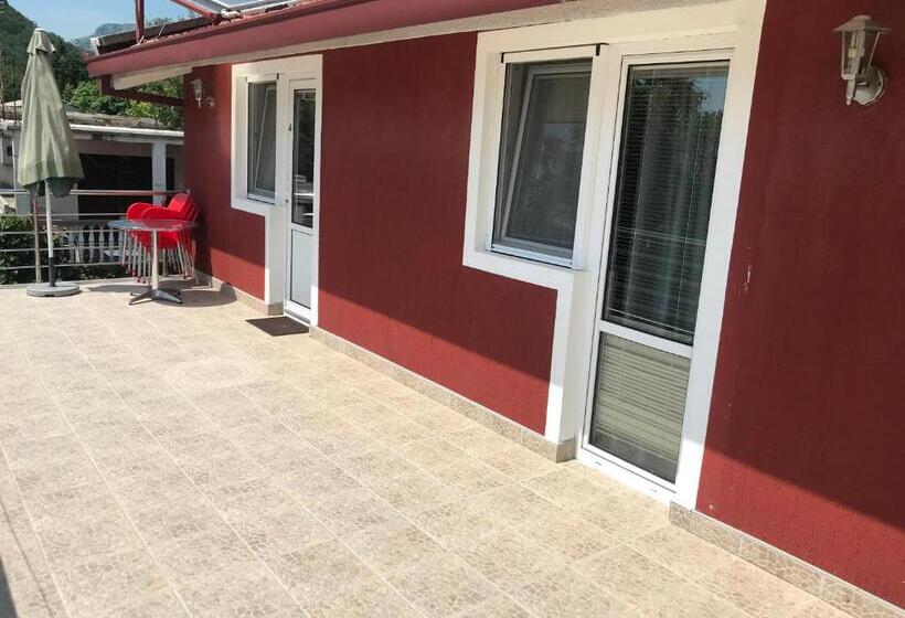 پانسیون Apartmani Tomovic