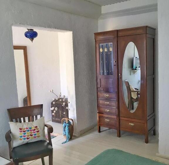 פנסיון Dimitri Ada Evi & Restaurant