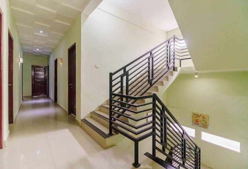 Hotel Reddoorz Syariah Near Jam Gadang Bukittinggi 2