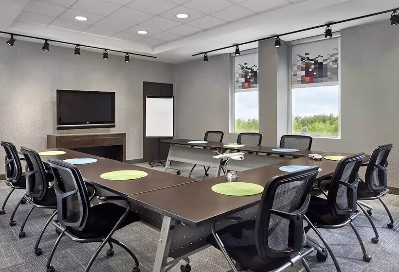 هتل Aloft Montreal Airport