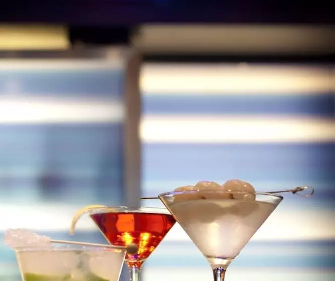 هتل Aloft Montreal Airport