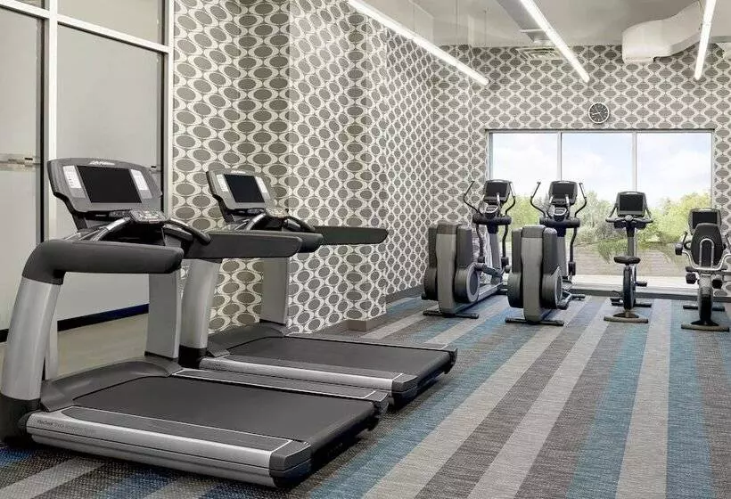 هتل Aloft Montreal Airport