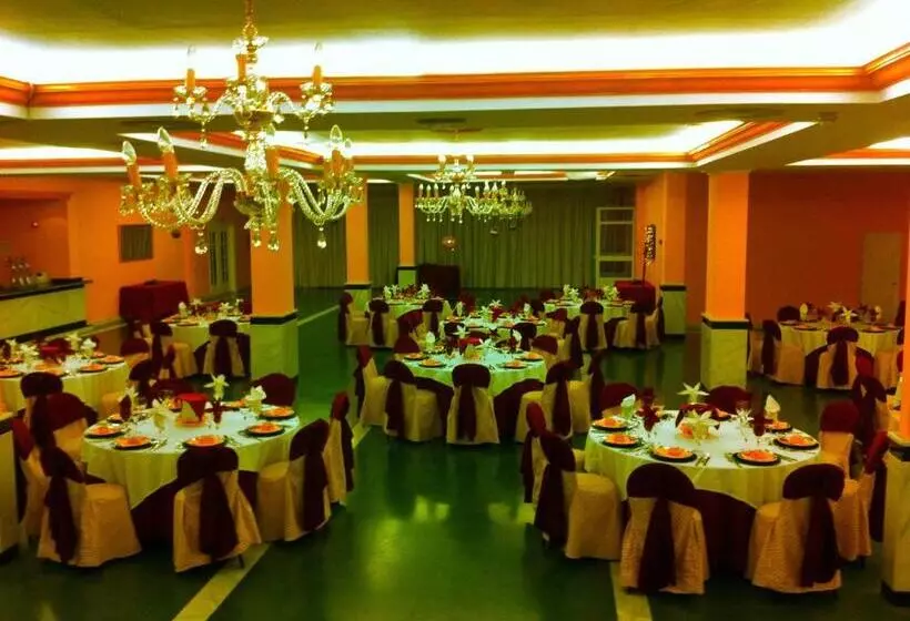 Отель Escudo De Granada