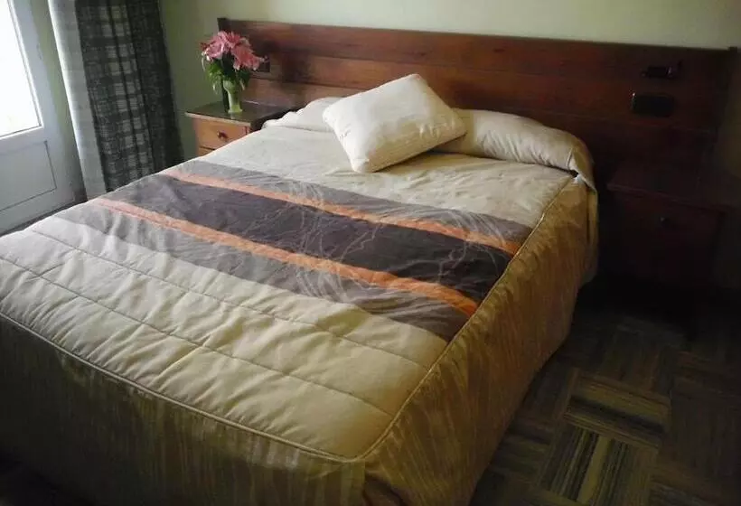 Отель Escudo De Granada