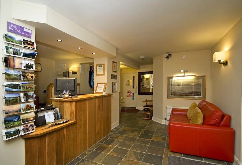 Holly Tree Hotel, Swimming Pool & Hot Tub