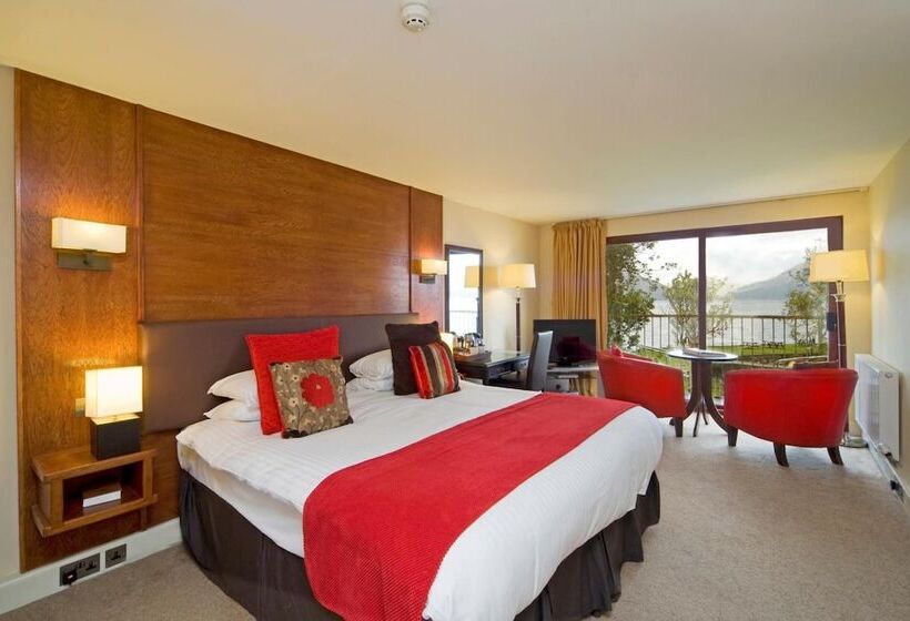 Holly Tree Hotel, Swimming Pool & Hot Tub