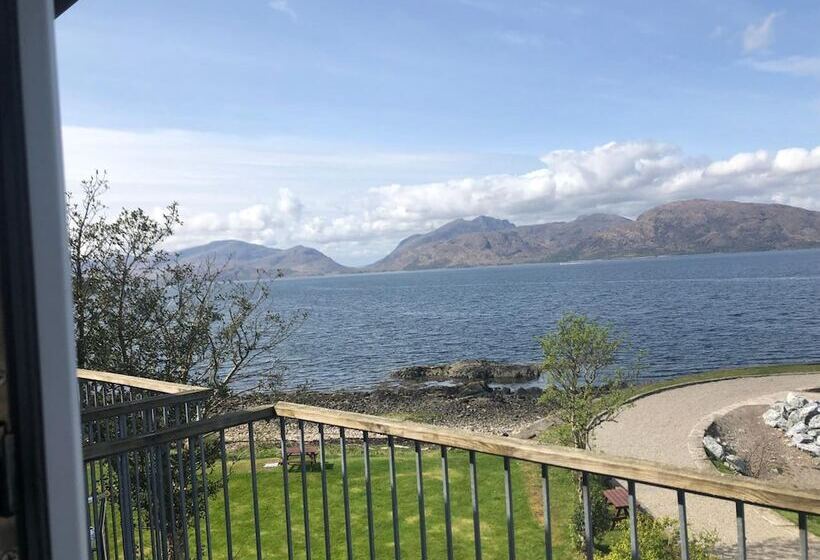 Holly Tree Hotel, Swimming Pool & Hot Tub