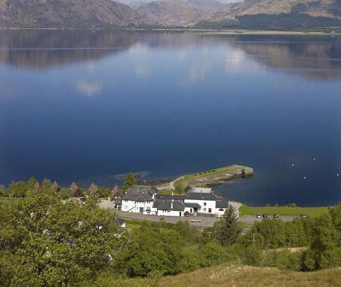 Holly Tree Hotel, Swimming Pool & Hot Tub