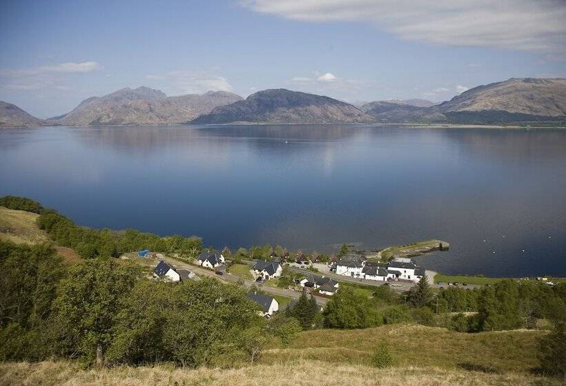 Holly Tree Hotel, Swimming Pool & Hot Tub