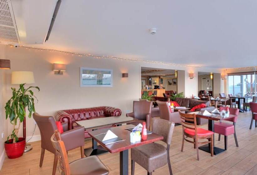 Holly Tree Hotel, Swimming Pool & Hot Tub