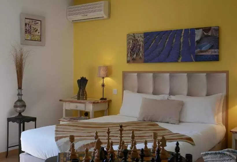 ホテル La Petite Auberge De Roussillon