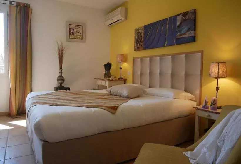 ホテル La Petite Auberge De Roussillon